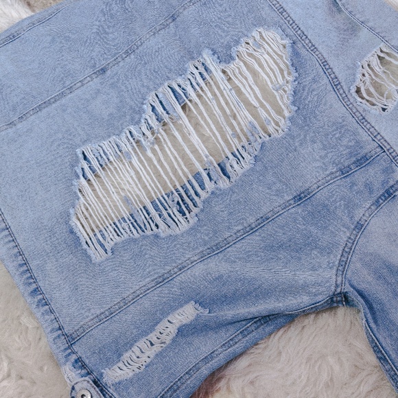 Button Front Ripped Jean Jacket - Picture 11 of 12